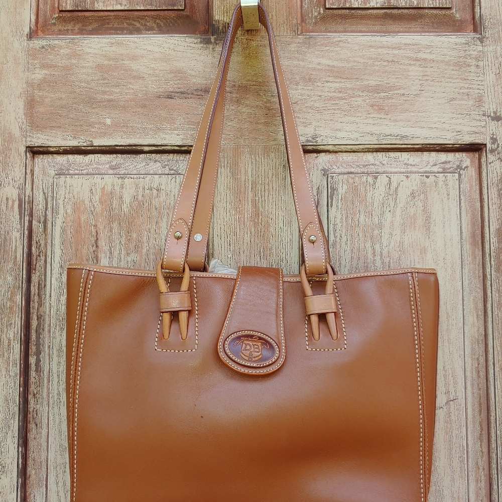 Dooney and Bourke Shoulder Bag - Picture 5 of 8